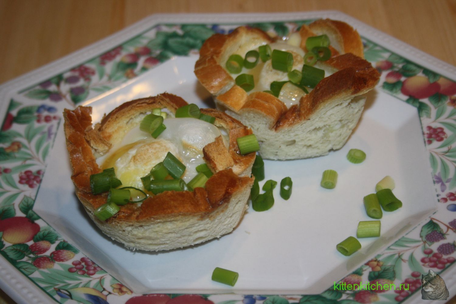 Хлебные чашечки с яйцом и беконом