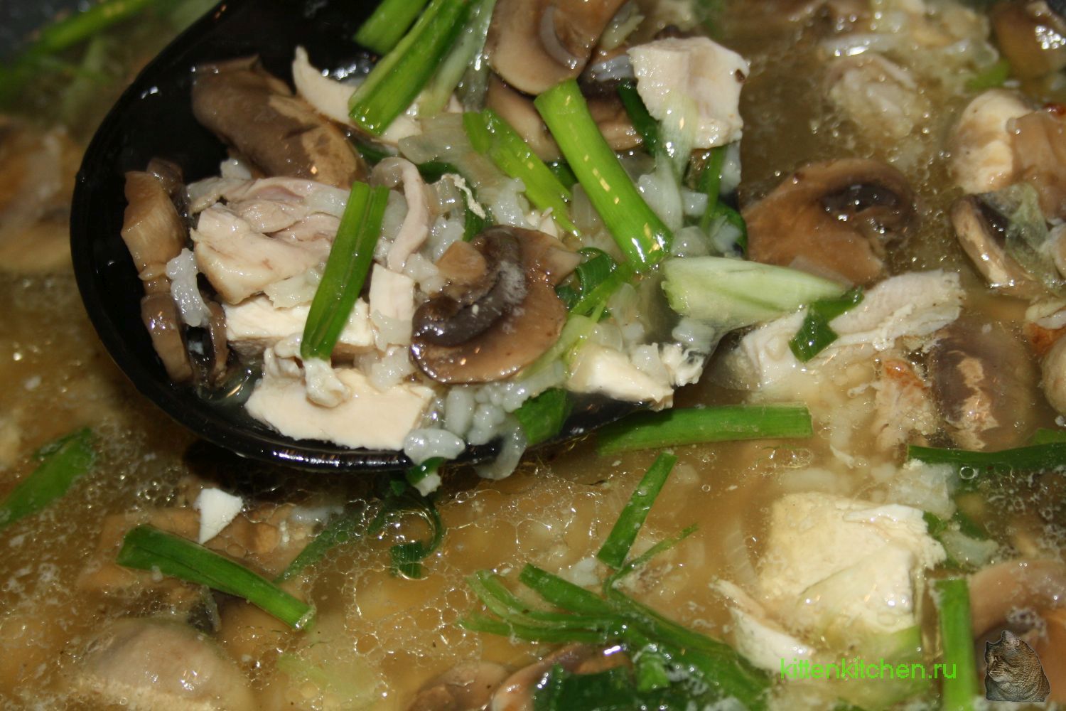 Куриный суп с грибами в паназиатском стиле